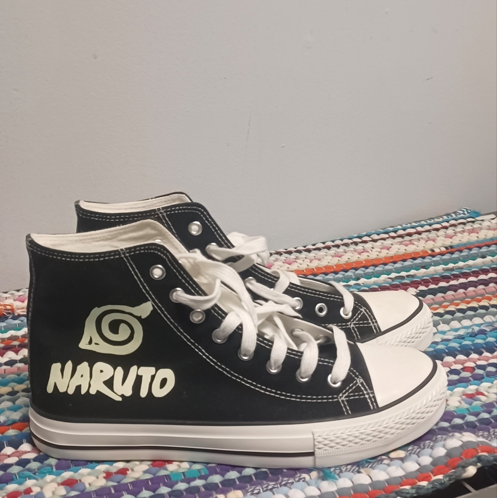 Shoes - Picture 2 of 4